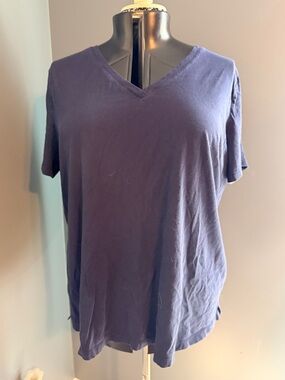 Ava & Viv Navy V-Neck Short Sleeve Tee